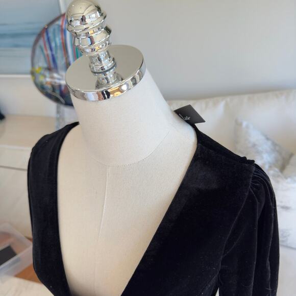 NWT Lulus Elegant Evenings Black Velvet Flutter Sleeve Trumpet Maxi Dress Size L - Picture 5 of 9